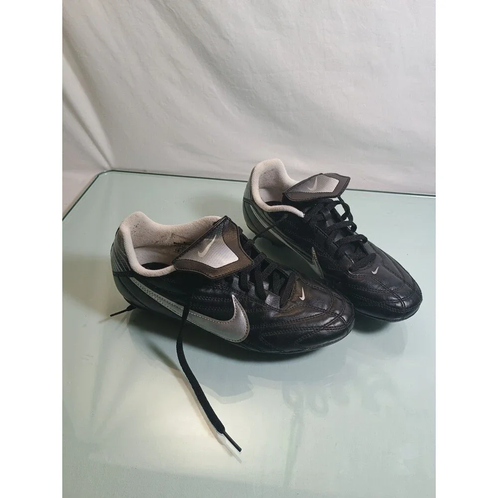 Nike Boys' Soccer Cleats Size 4.5Y  Black